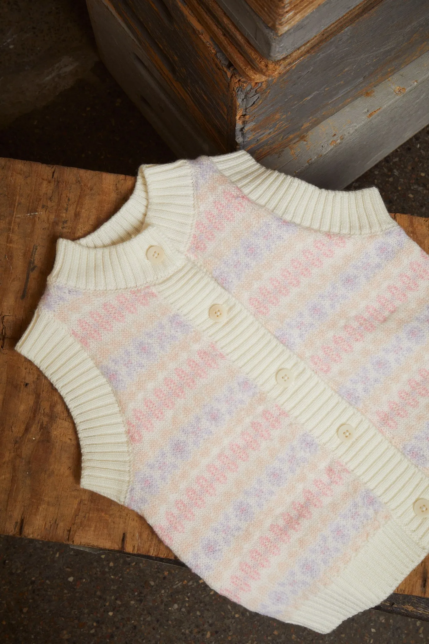 MERINO PATTERN BUTTON VEST - LAVENDER COMBI