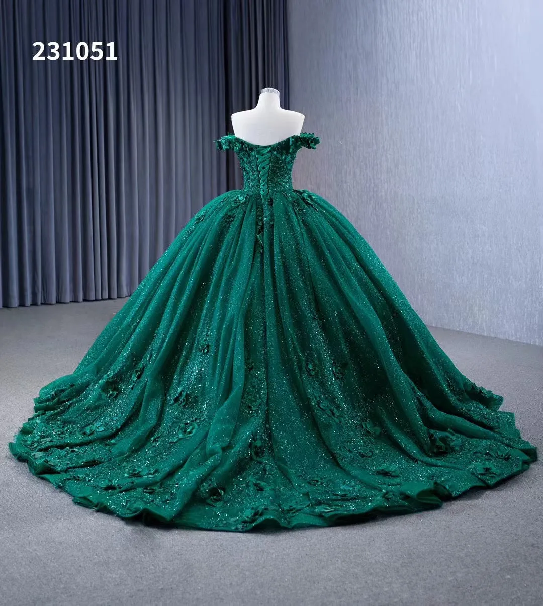 Sparkly Green Ball Gowns Off-the-shoulder Sweet 16 Ball Gown Tiered Quinceanera Dress 231051