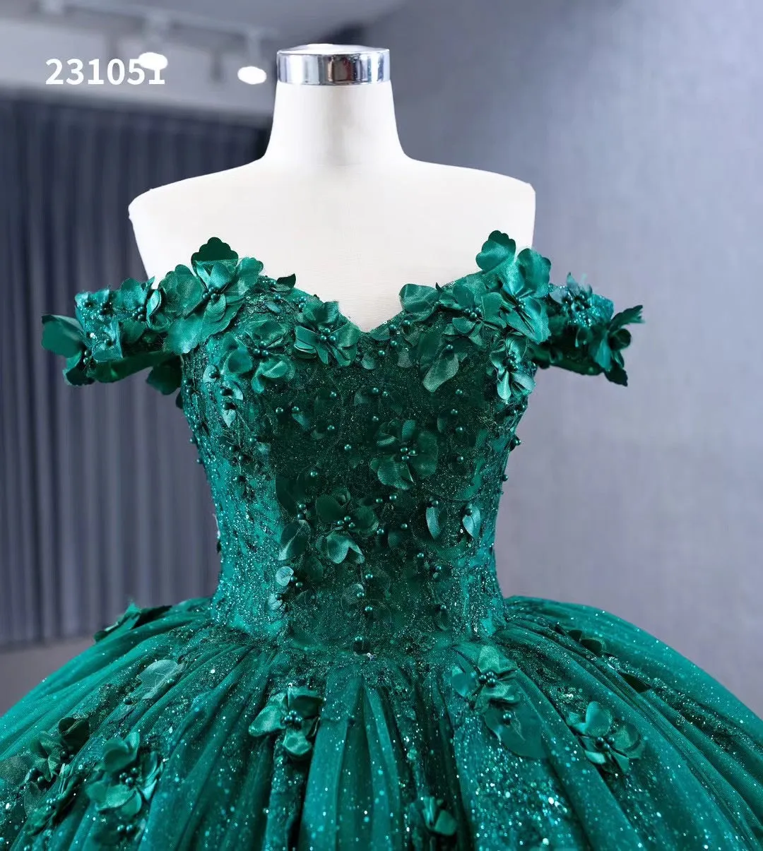 Sparkly Green Ball Gowns Off-the-shoulder Sweet 16 Ball Gown Tiered Quinceanera Dress 231051