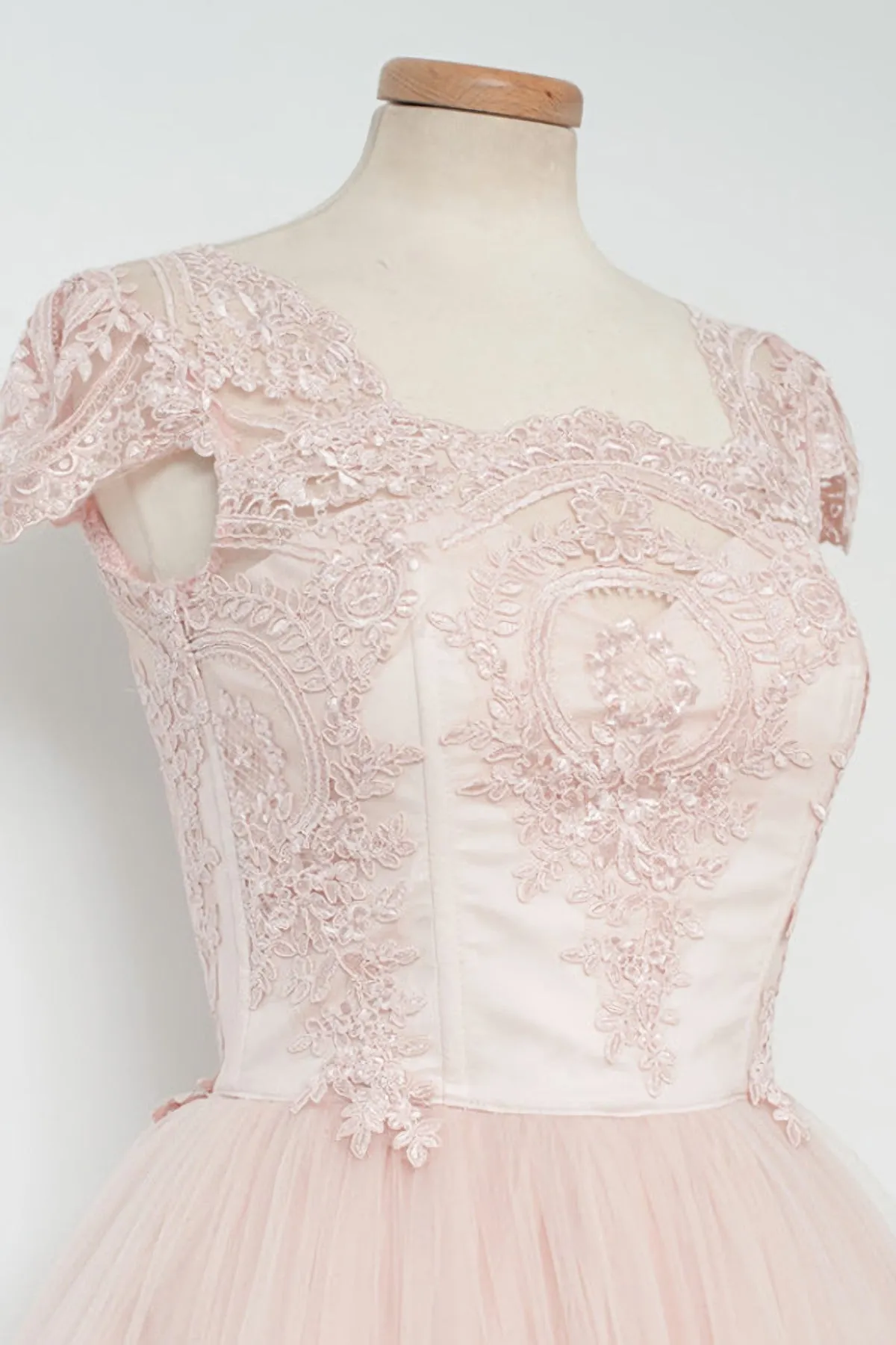 Vintage Knee Length A Line Pearl Pink Lace Homecoming Dresses